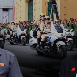 DIỄN DỊCH SAI LÝ LUẬN ĐỂ LỪA DÂN