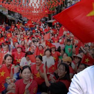 CHI HƠN 13 TỶ ĐỒNG MUA SẮM “THỜI TRANG YÊU NƯỚC” MÙA QUỐC KHÁNH