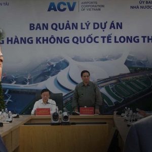 롱타인 공항의 막다른 골목, 아니면 또럼의 ‘입을 벌렸다가 굴레에 걸린’ 연극인가?